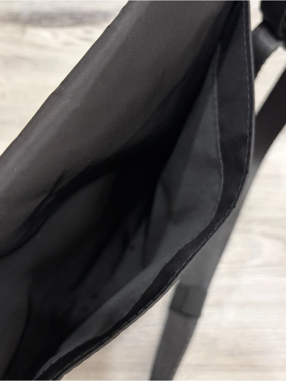 Lululemon athletica Black Crossbody Bag with Silver Hardware 5L - Picture 4 of 6